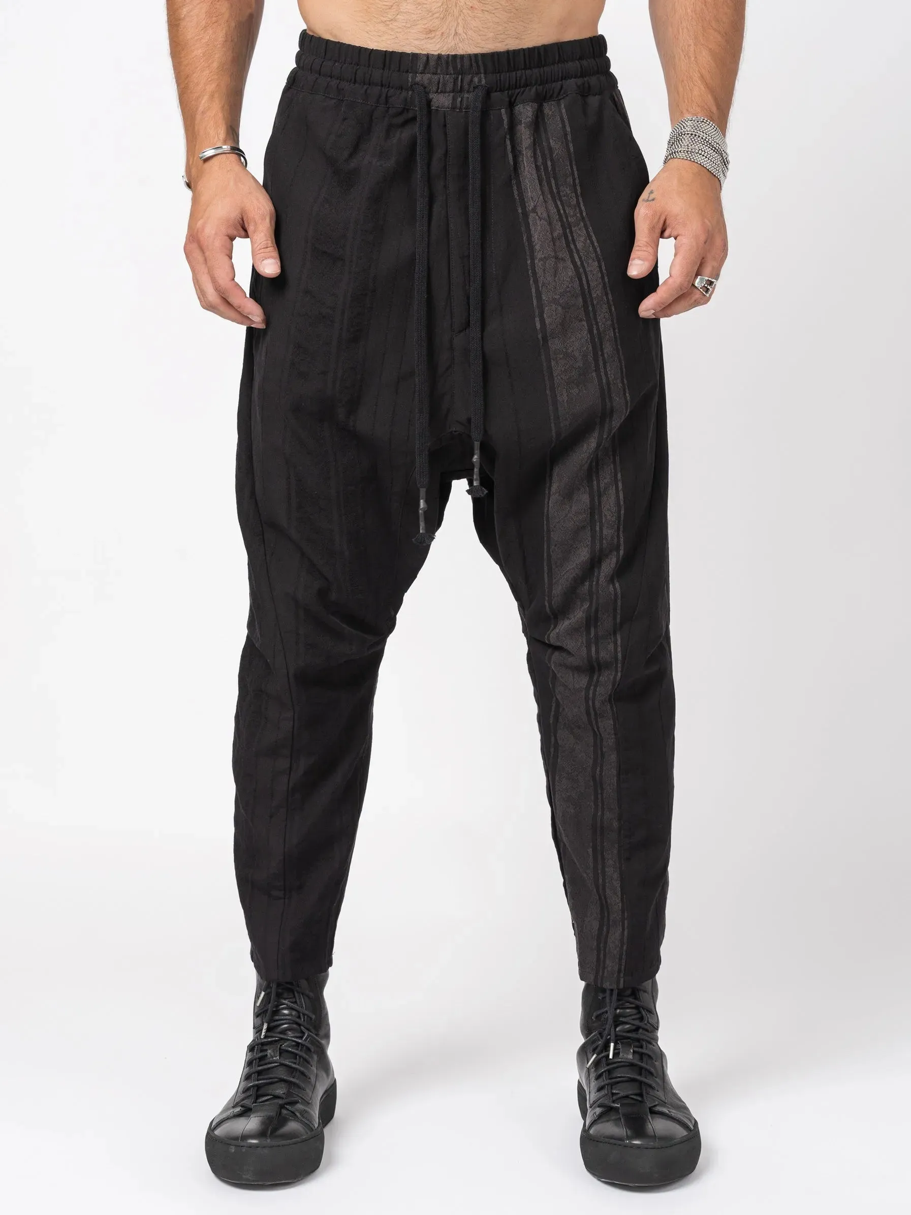 D.HYGEN Crack Random Stripe Cropped Pants