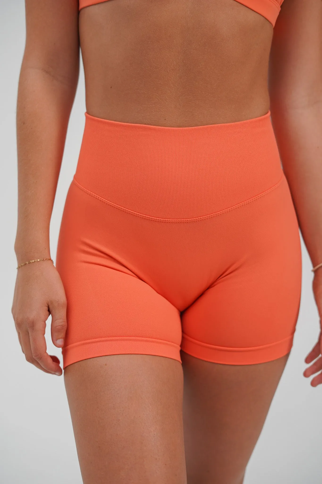 RECOIL HIGH WAIST SCRUNCH SHORTS - TAHITI ORANGE