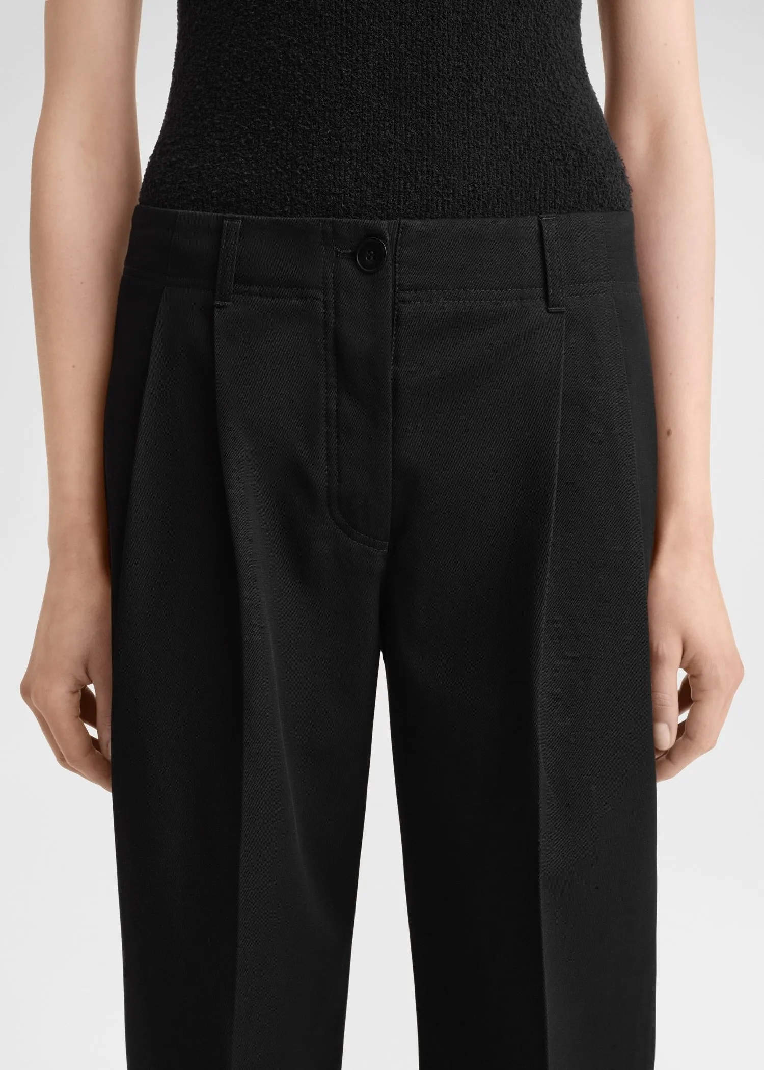 Relaxed chino trousers black